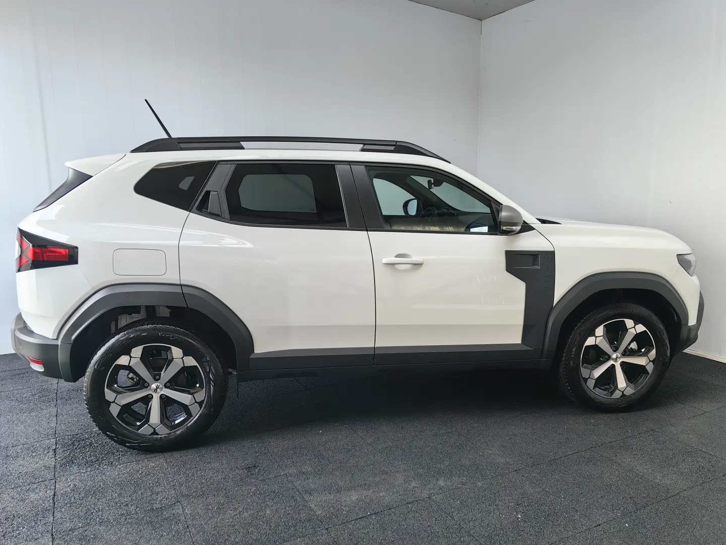 DUSTER Journey Automat hybrid 1597 cmc - 140CP