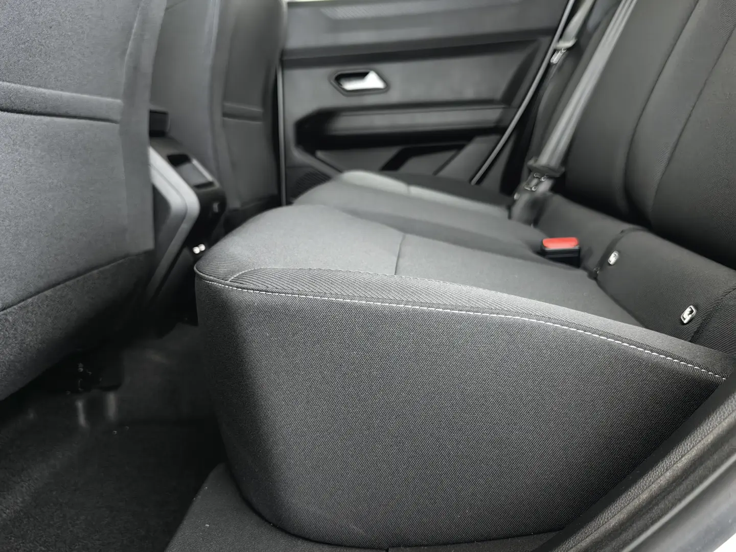 DUSTER Journey Automat hybrid 1597 cmc - 140CP