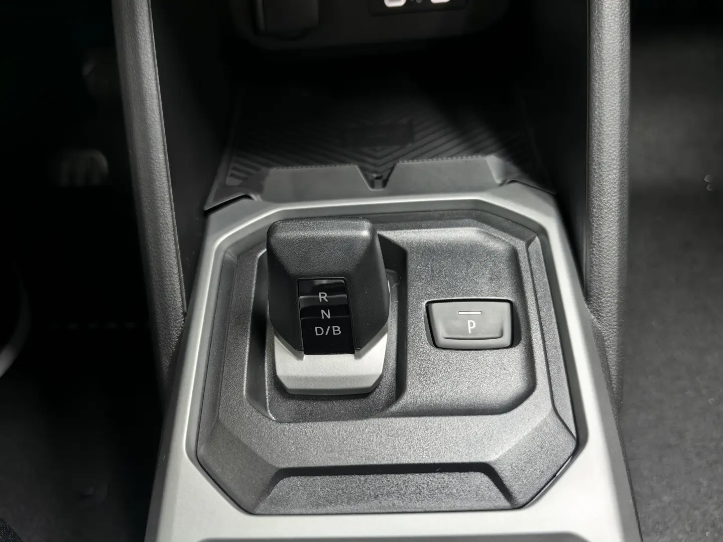 DUSTER Journey Automat hybrid 1597 cmc - 140CP