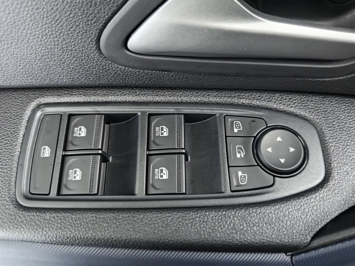 DUSTER Journey Automat hybrid 1597 cmc - 140CP