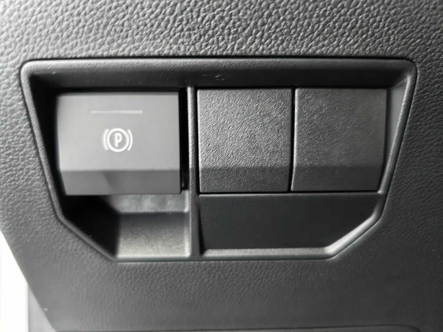 DUSTER Journey Automat hybrid 1597 cmc - 140CP