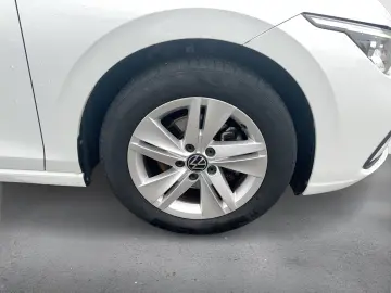 VW Golf Noul Golf Life 1.5 eTSI ACT DSG mild hyb