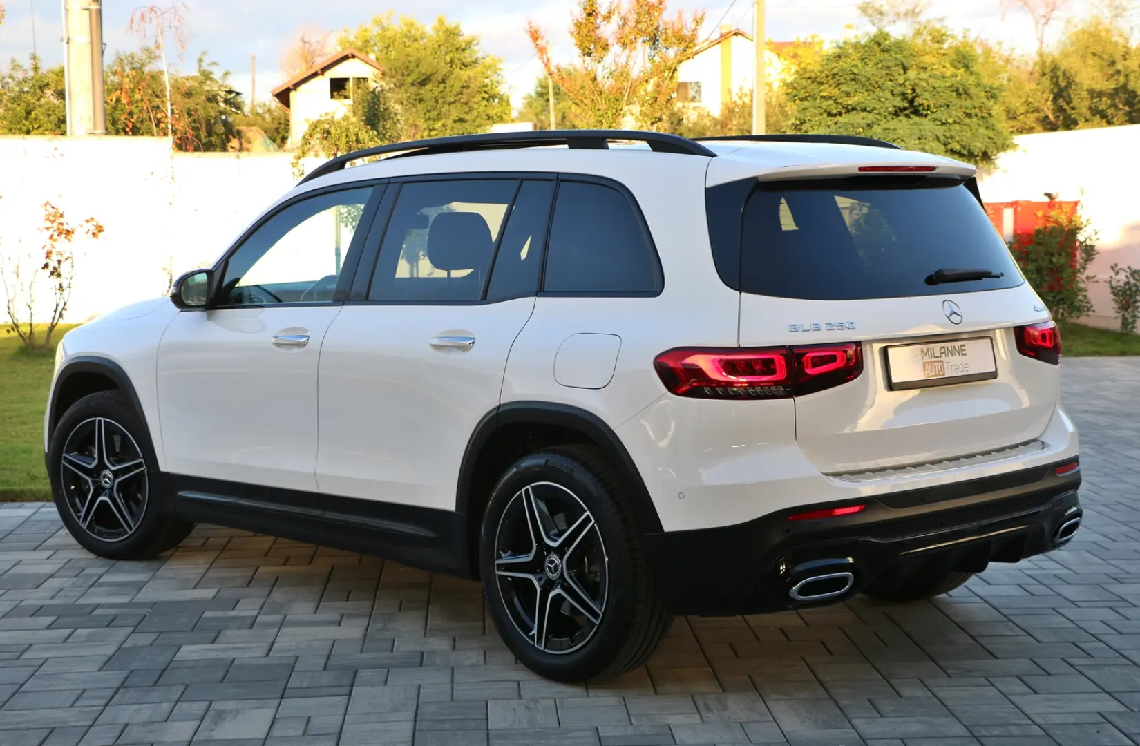 Milanne Auto Trade - TVA Inclus - Fara Daune - Istoric