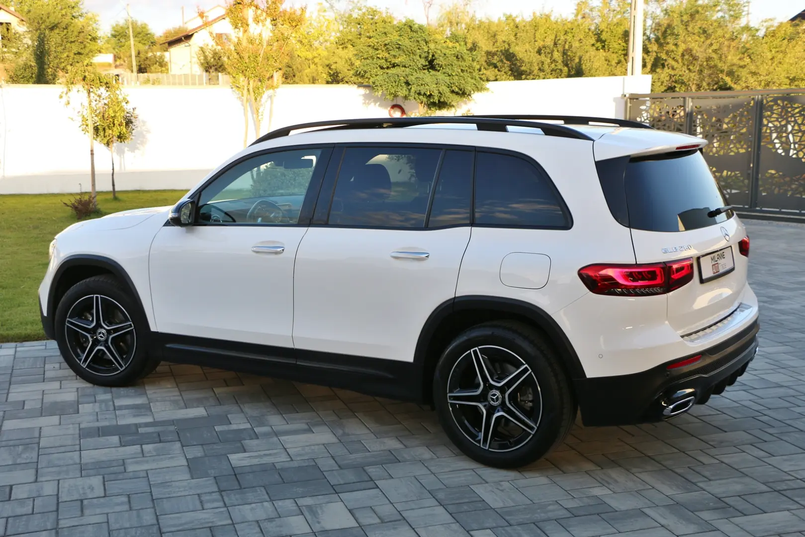 Milanne Auto Trade - TVA Inclus - Fara Daune - Istoric