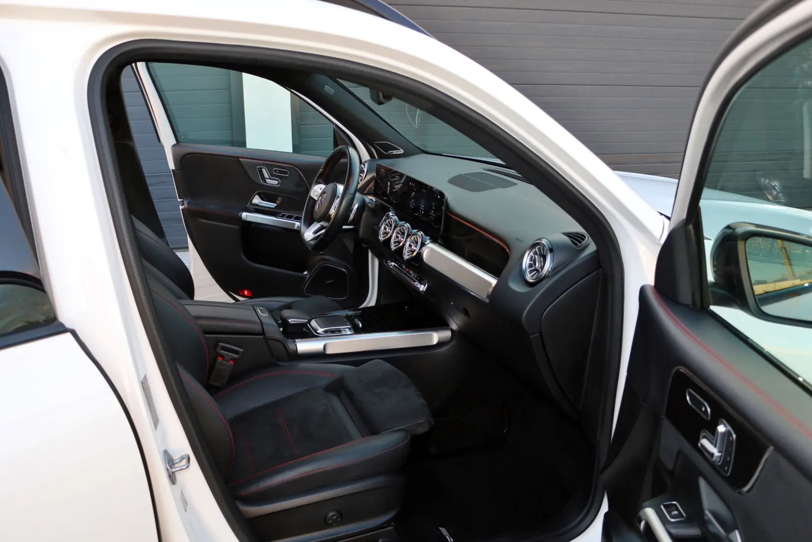 Milanne Auto Trade - TVA Inclus - Fara Daune - Istoric