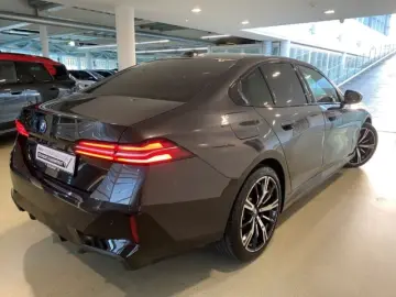 550 e xDrive M Sport 20'' IconGl Pano KomfSi bel