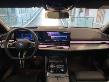 550 e xDrive M Sport 20'' IconGl Pano KomfSi bel