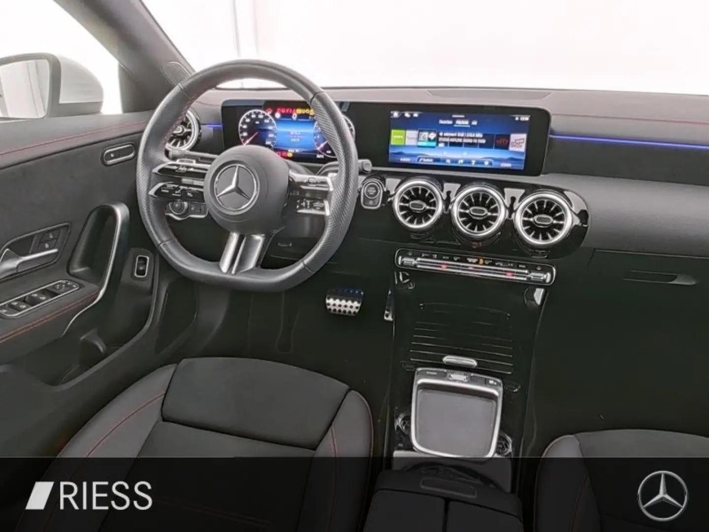 CLA 200 Coupé AMG Sport Navi LED Pano W-Paket