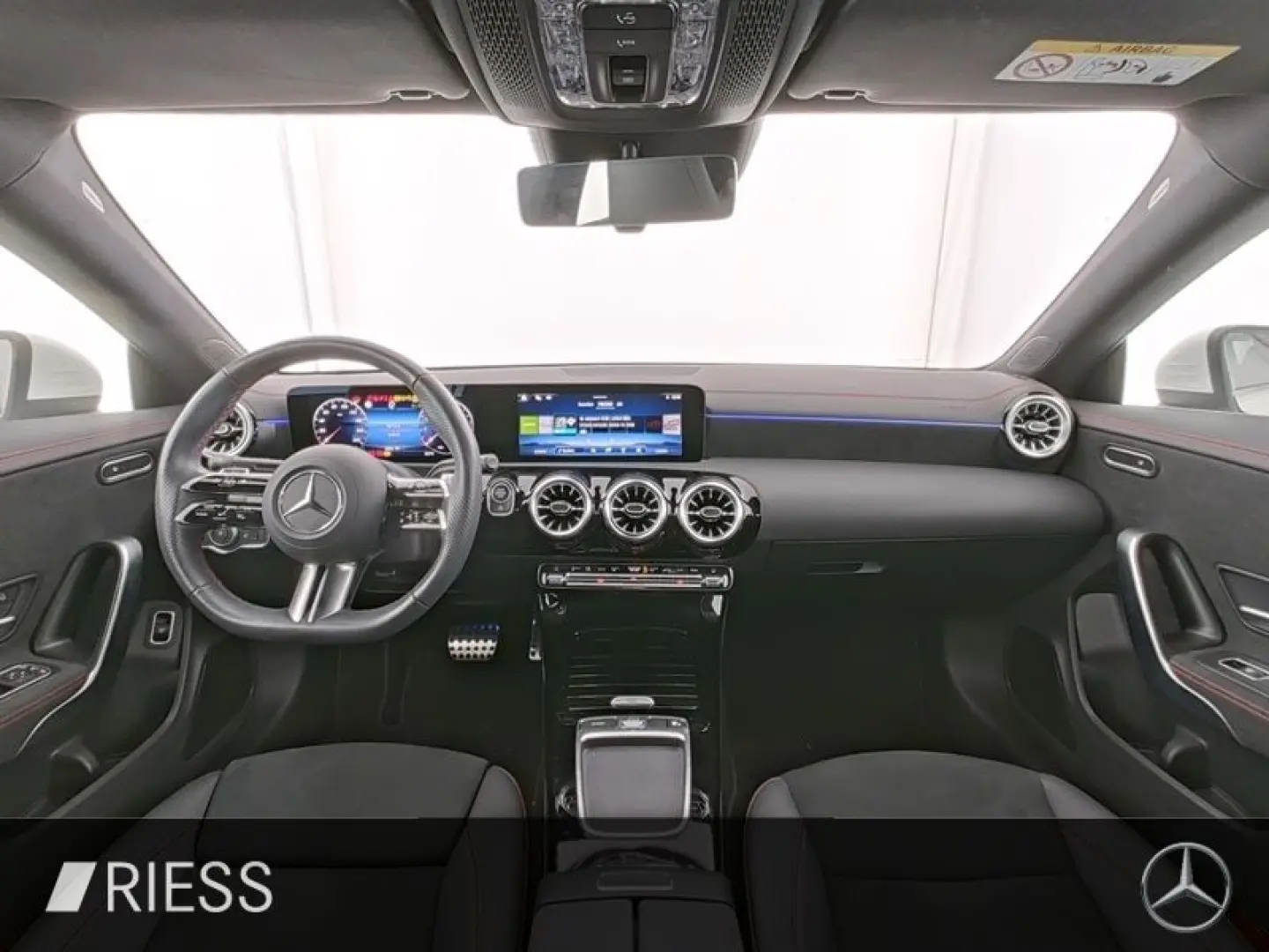 CLA 200 Coupé AMG Sport Navi LED Pano W-Paket