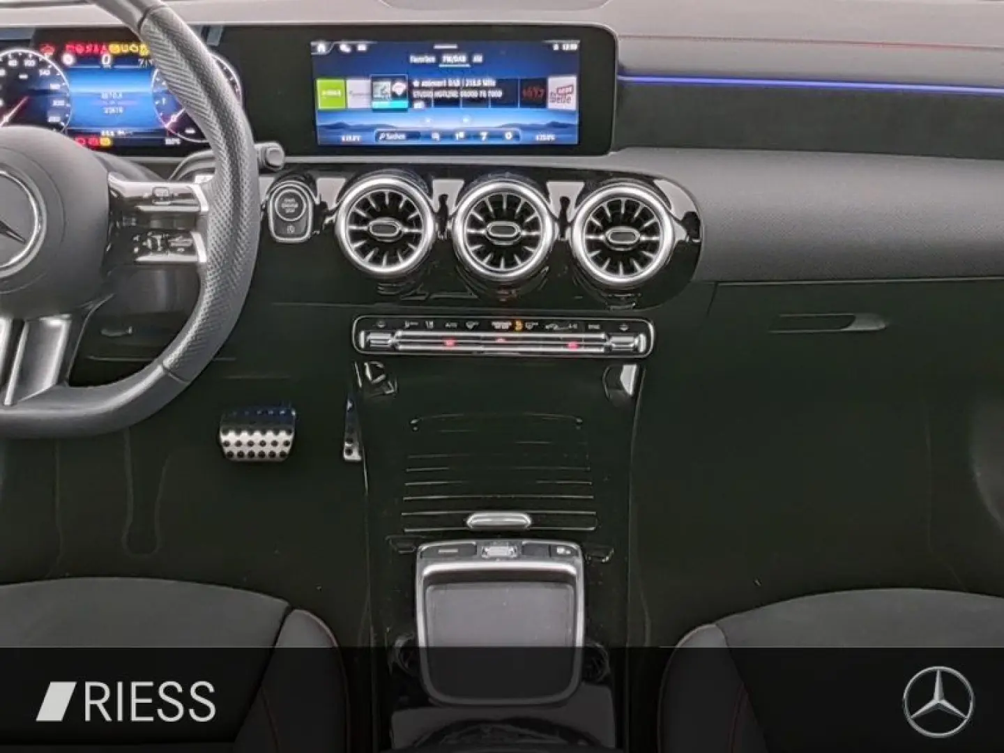 CLA 200 Coupé AMG Sport Navi LED Pano W-Paket