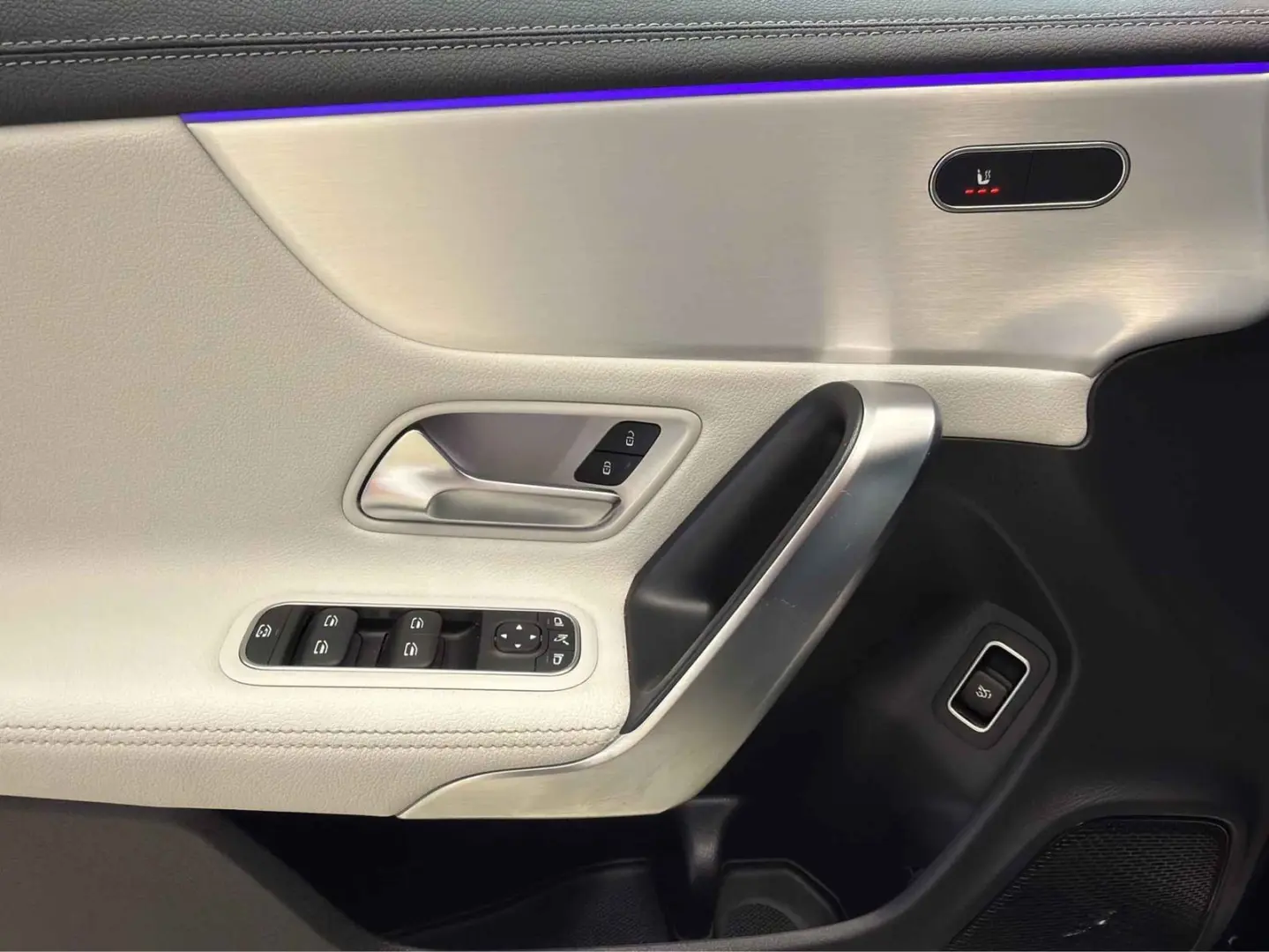 CLA 250 AMG NIGHT 360  Multibeam SHZ MBUX 18