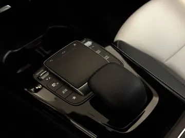 CLA 250 AMG NIGHT 360  Multibeam SHZ MBUX 18