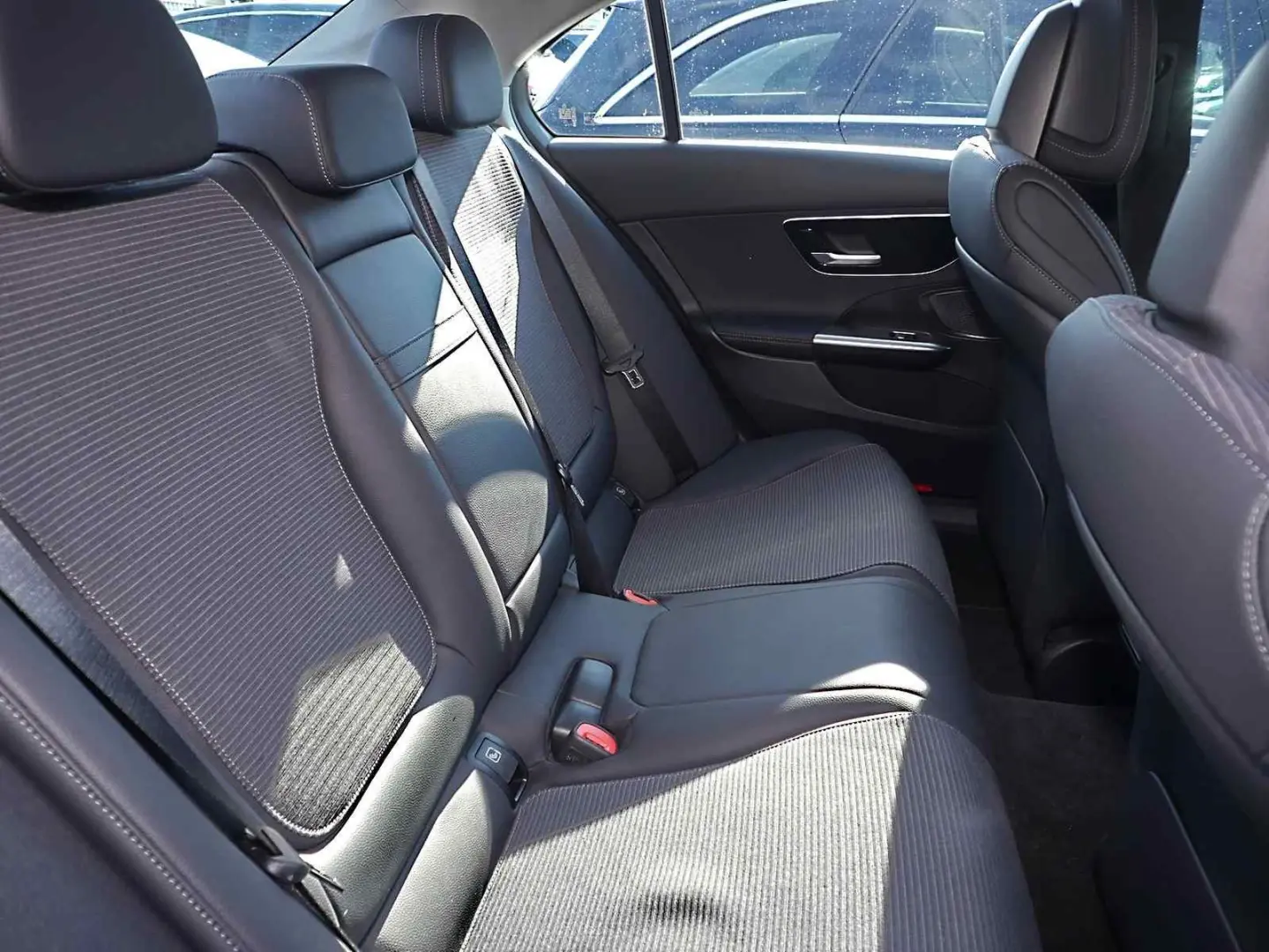 C 180 Limo AVANTGARDE 360  AHK Winter-Paket MBUX