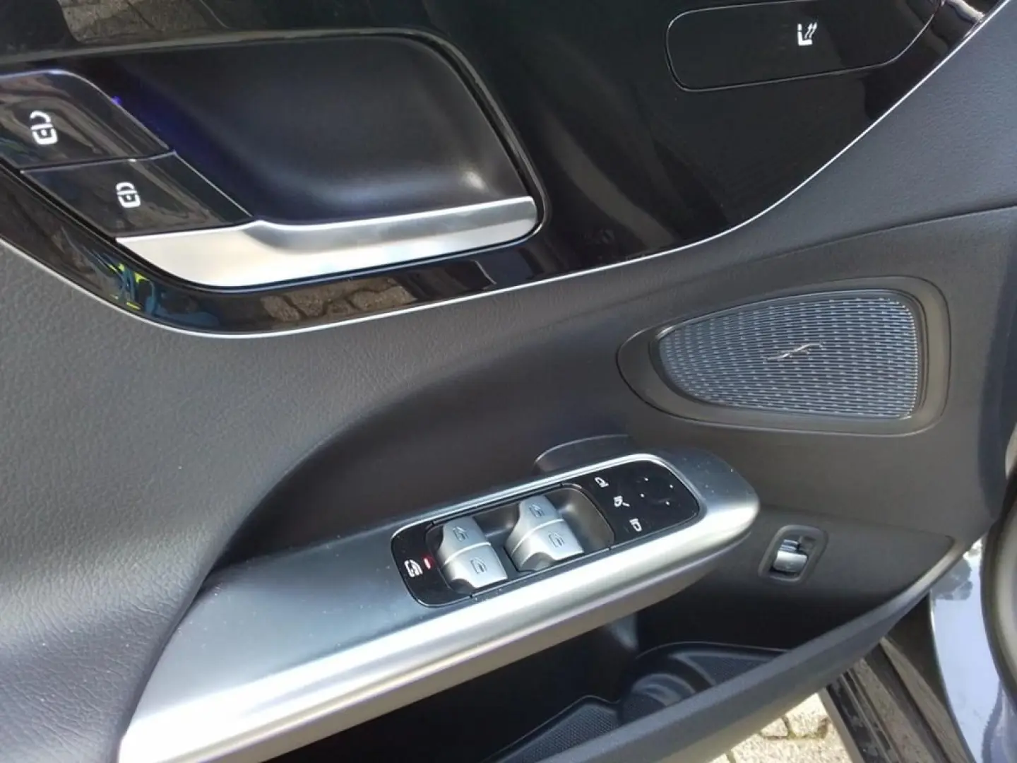 C 220 d DIGITAL NIGHT DISTRONIC 360  AVANTGARDE