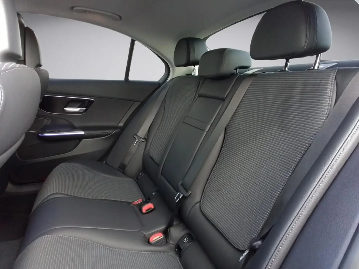 C 220 d DIGITAL NIGHT DISTRONIC 360  AVANTGARDE