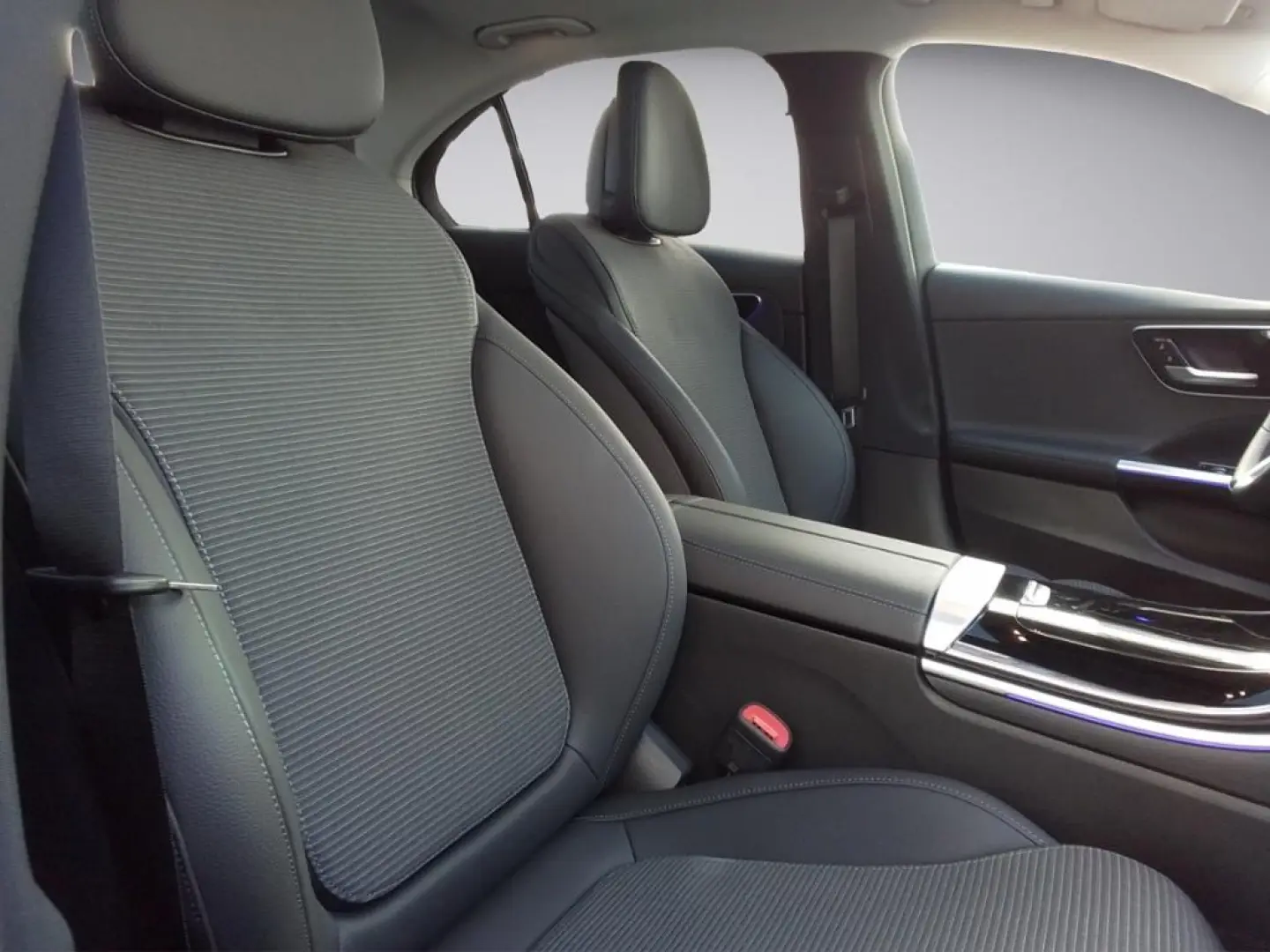 C 220 d DIGITAL NIGHT DISTRONIC 360  AVANTGARDE