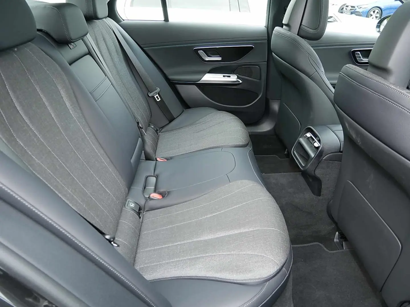 E 220 d Limo AVANTGARDE PANO AHK WinterPak DISTR