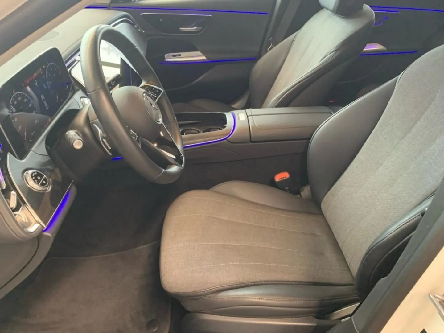 E 200 Limousine Avantgarde  Panoramadach  AHV