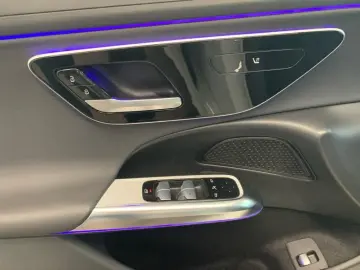 E 200 Limousine Avantgarde  Panoramadach  AHV