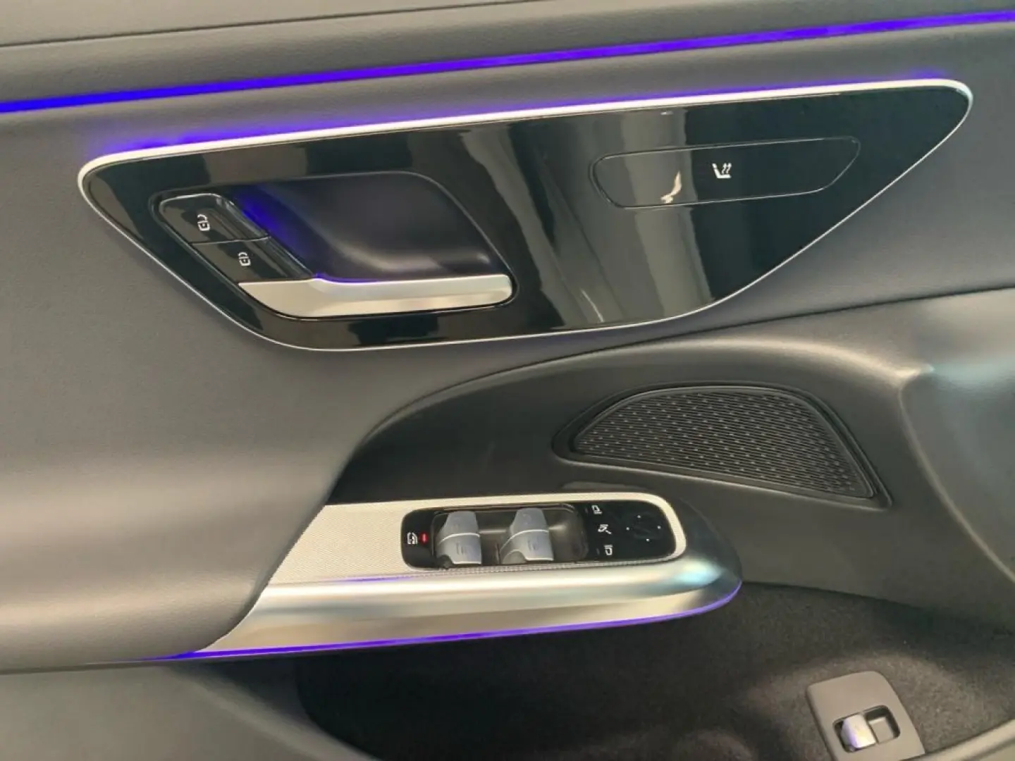 E 200 Limousine Avantgarde  Panoramadach  AHV