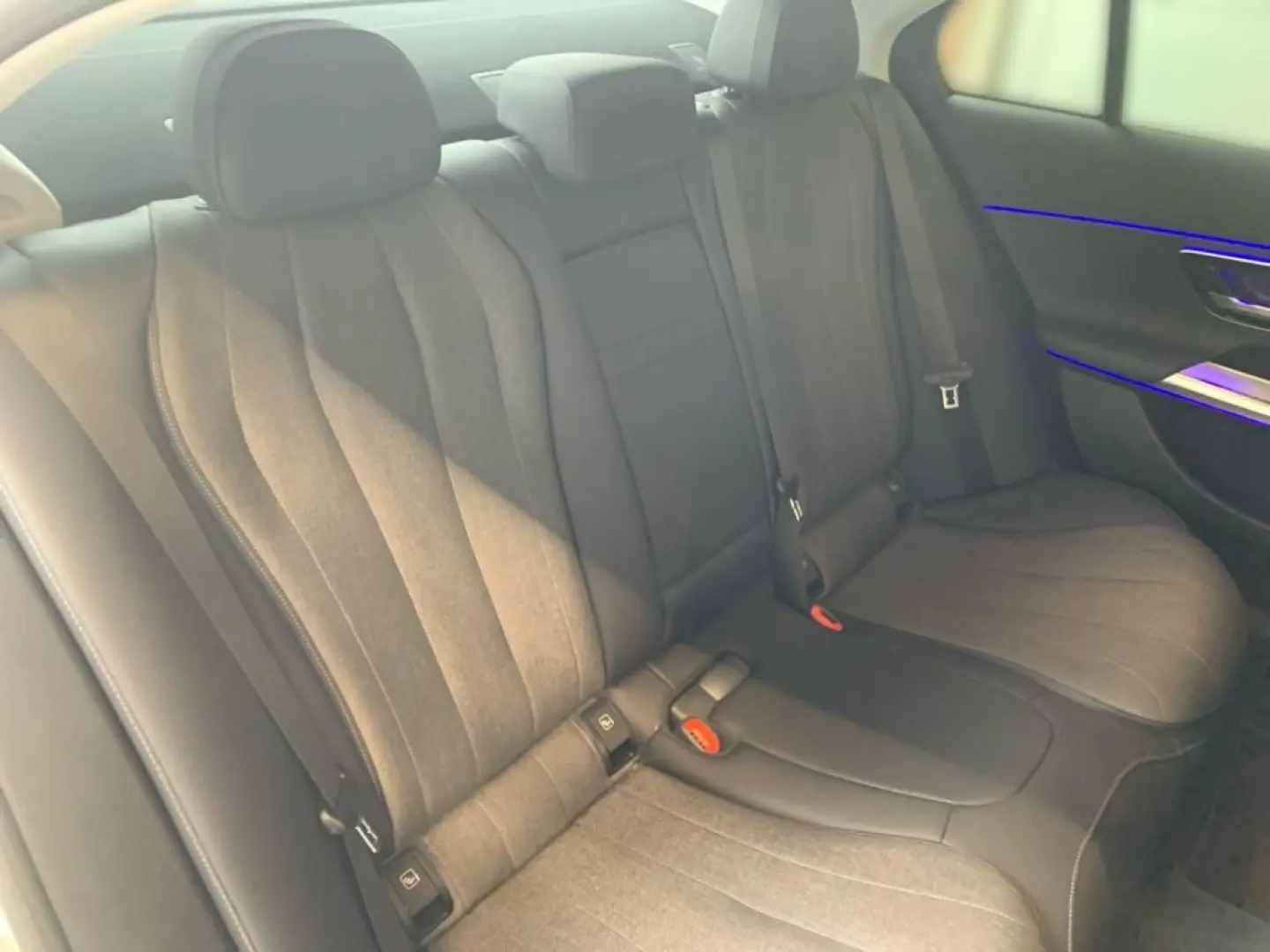 E 200 Limousine Avantgarde  Panoramadach  AHV