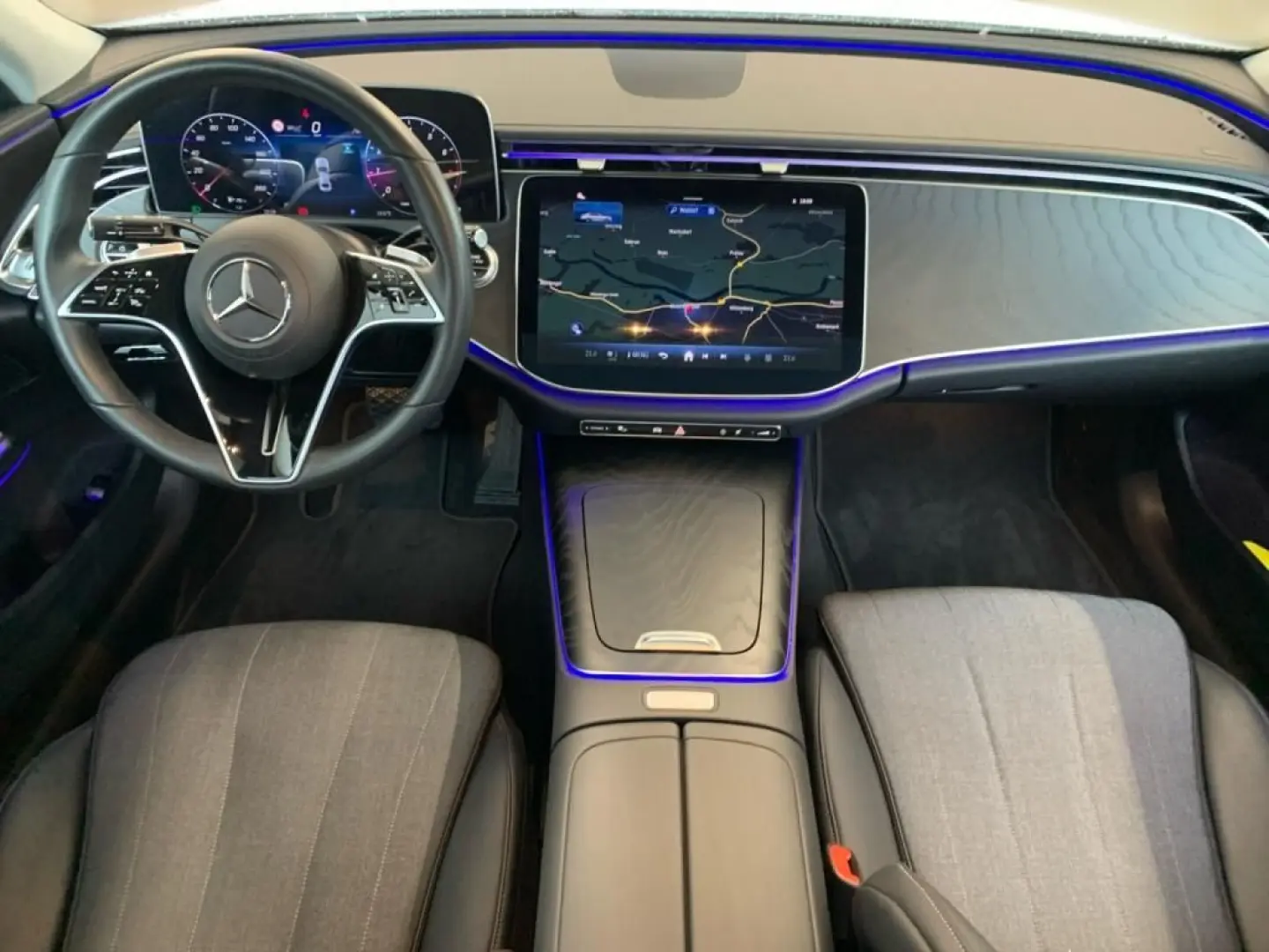 E 200 Limousine Avantgarde  Panoramadach  AHV