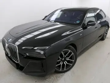 740d xDrive M SPORT SkyL DAPro PAPro Sthzg B&W