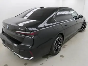740d xDrive M SPORT SkyL DAPro PAPro Sthzg B&W
