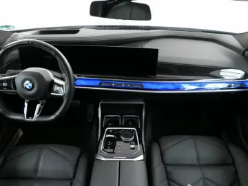 740d xDrive M SPORT SkyL DAPro PAPro Sthzg B&W
