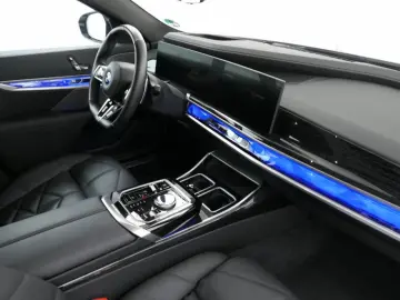 740d xDrive M SPORT SkyL DAPro PAPro Sthzg B&W