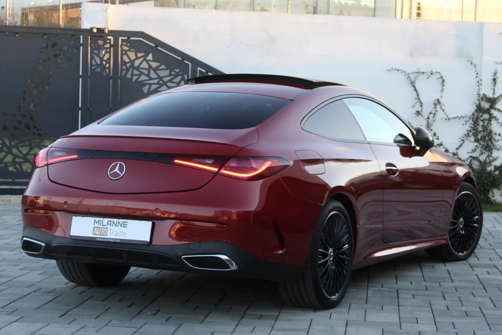 Milanne Auto Trade - TVA Inclus - Fara Daune - Istoric