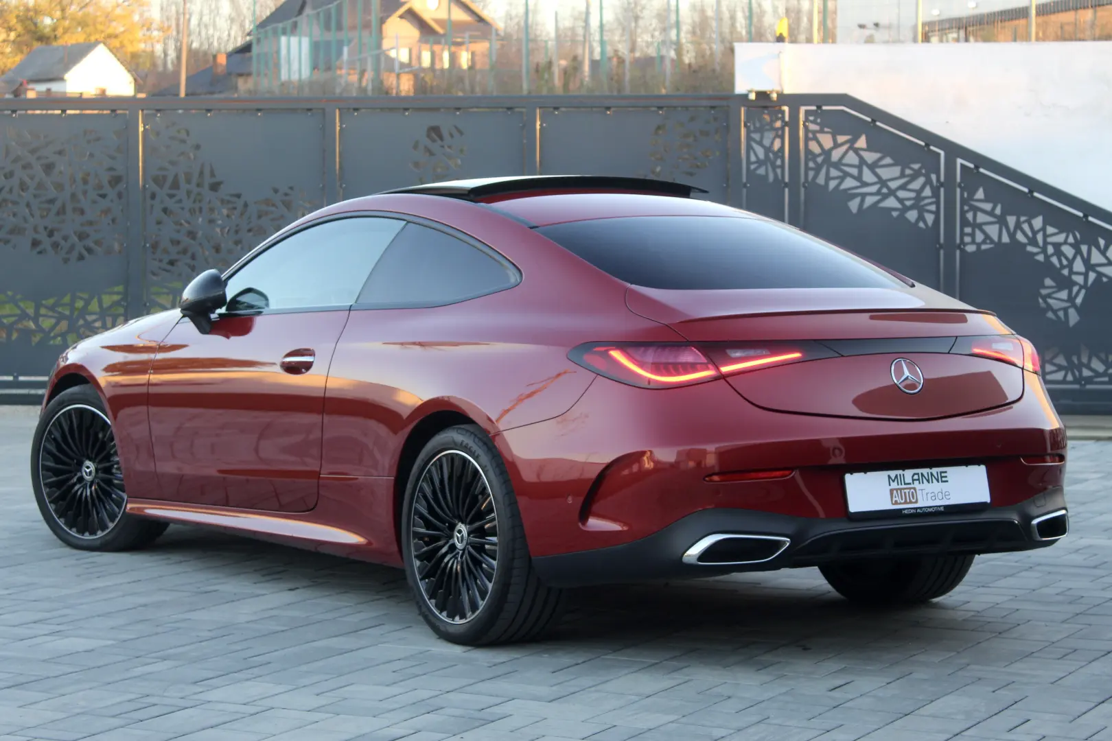 Milanne Auto Trade - TVA Inclus - Fara Daune - Istoric