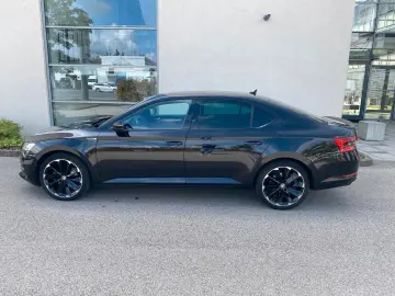 Superb Lim. SPORTLINE iV MATRIX VIRTU CANTON ACC