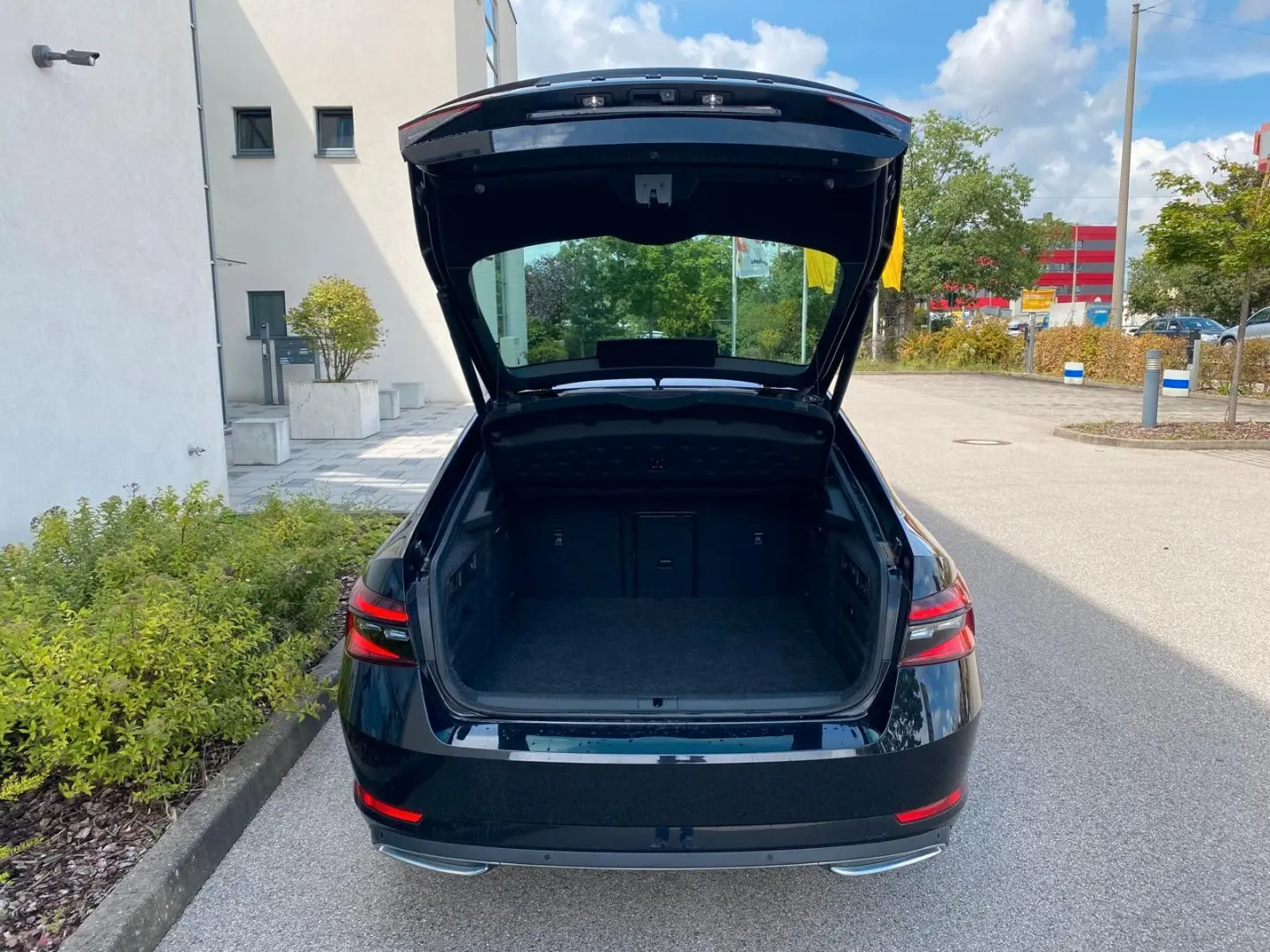 Superb Lim. SPORTLINE iV MATRIX VIRTU CANTON ACC