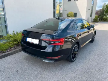 Superb Lim. SPORTLINE iV MATRIX VIRTU CANTON ACC