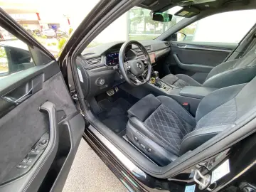 Superb Lim. SPORTLINE iV MATRIX VIRTU CANTON ACC