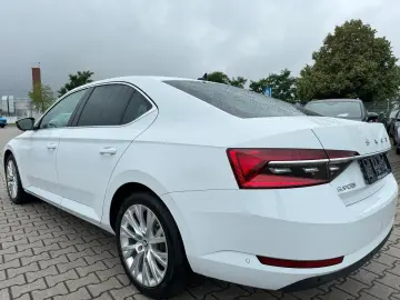 Superb Lim 2.0TDI Style Navi Leder Virtual