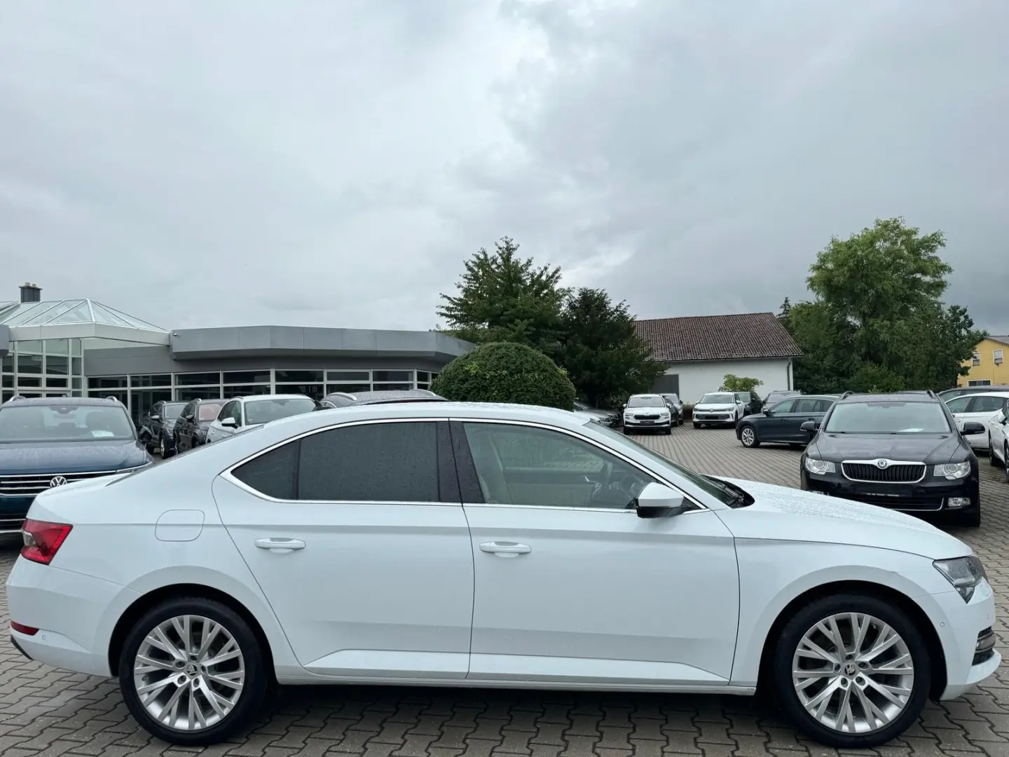 Superb Lim 2.0TDI Style Navi Leder Virtual