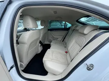 Superb Lim 2.0TDI Style Navi Leder Virtual