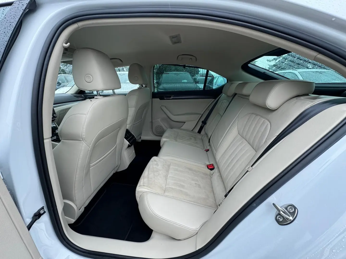 Superb Lim 2.0TDI Style Navi Leder Virtual