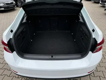 Superb Lim 2.0TDI Style Navi Leder Virtual