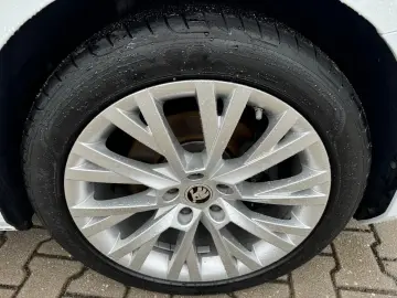 Superb Lim 2.0TDI Style Navi Leder Virtual