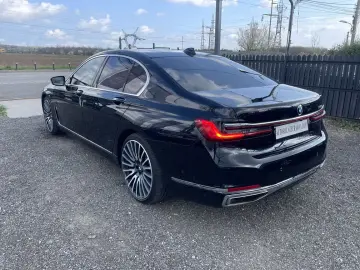 BMW 740i