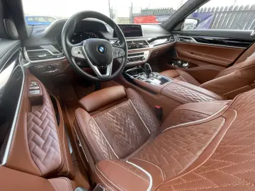 BMW 740i