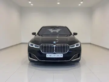 BMW 740i