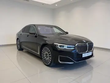 BMW 740i