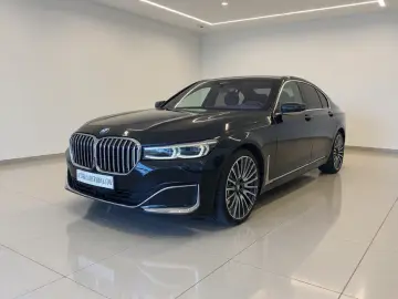 BMW 740i