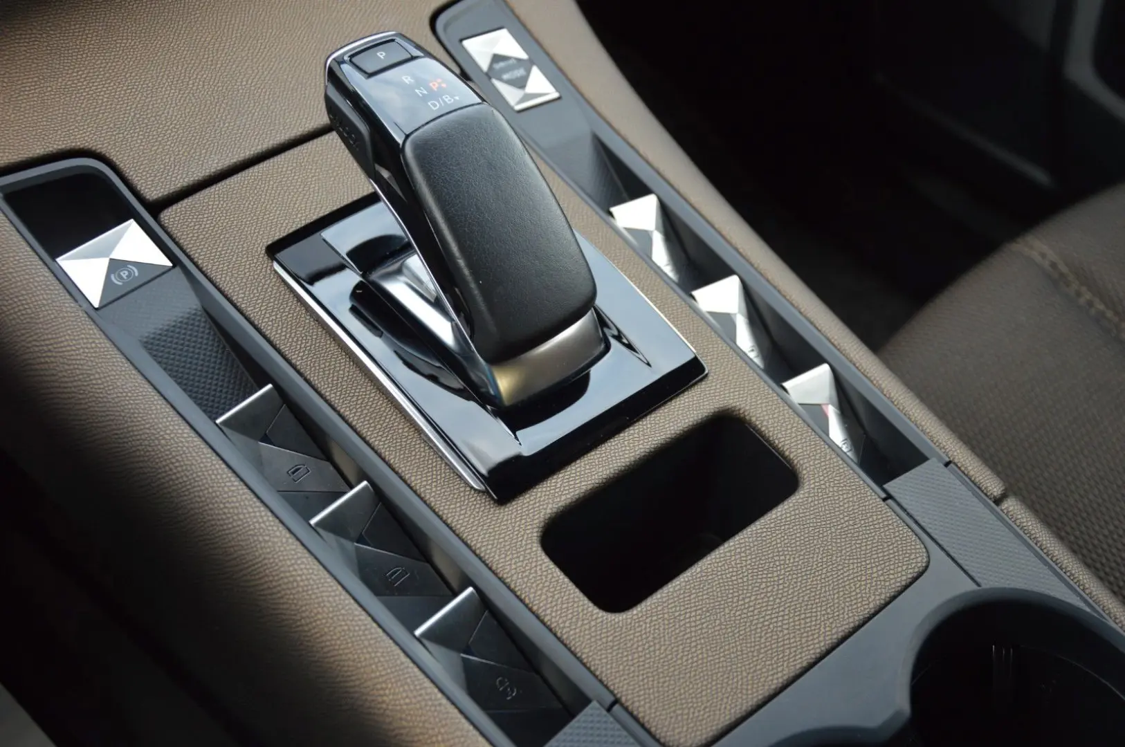 DS 7 E-Tense 225 Bastille   4x2 NAVI KAMERA SZHZ