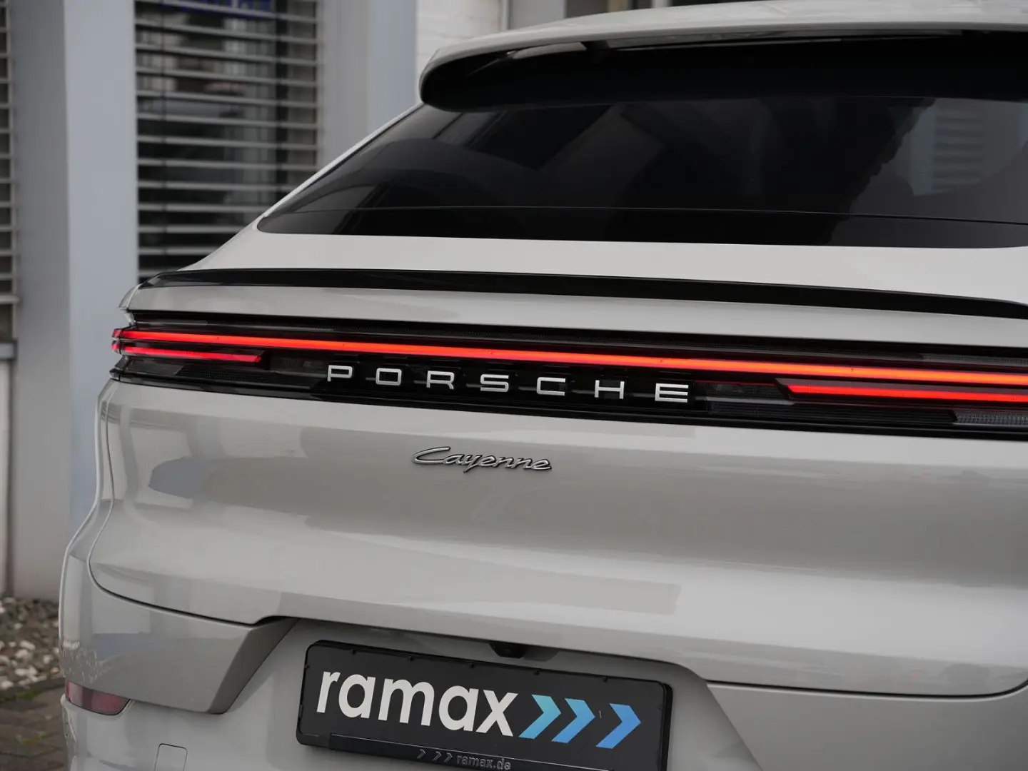 E-Hybrid Coupé SPORTDESIGN-PAKET-INNODRIVE-BOSE