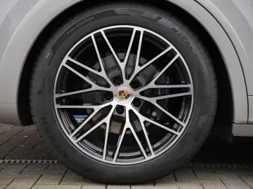 E-Hybrid Coupé SPORTDESIGN-PAKET-INNODRIVE-BOSE